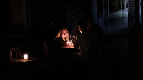 ¡Se fue la luz y regresó el bochinche! Cuba amanece en tinieblas, ¿quién dijo miedo?