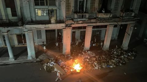 ¿Incendian basureros por agua? La Habana en crisis de suministro