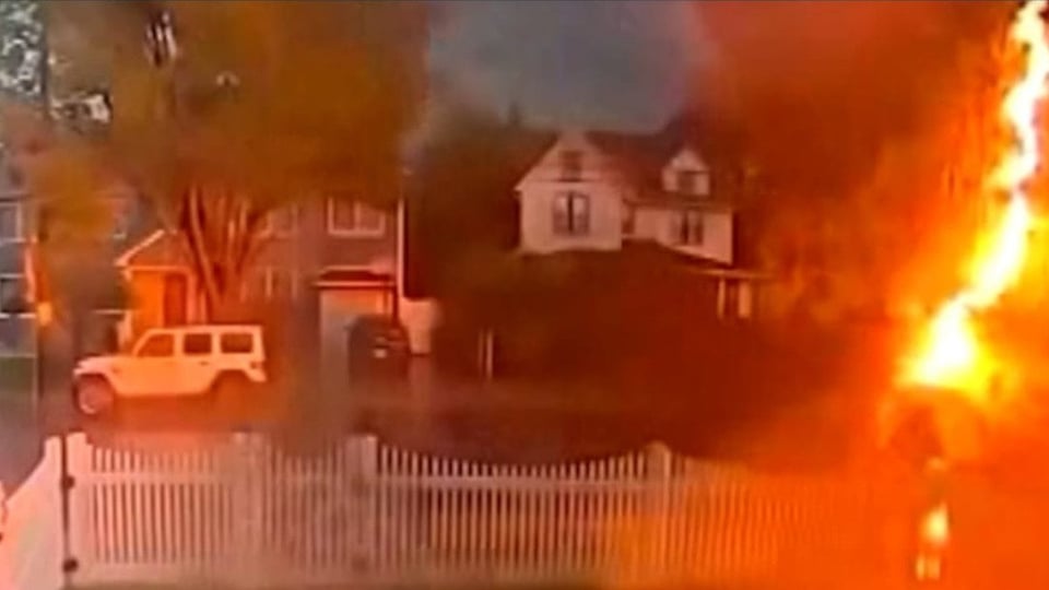 Hombre Sobrevive a Impacto de Rayo en Staten Island; Momento Queda Grabado