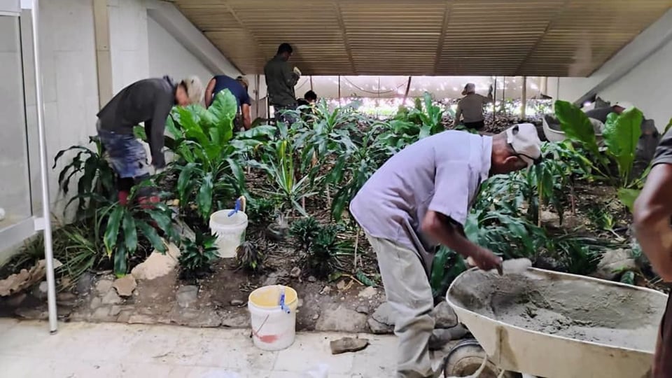 ¿Casa pa’ la gente o mausoleo pa’ los difuntos? Cuba gasta en mármol mientras se cae a pedazos