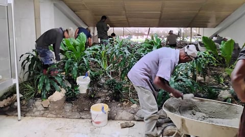 ¿Casa pa’ la gente o mausoleo pa’ los difuntos? Cuba gasta en mármol mientras se cae a pedazos