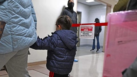 Bebé de un año enfrenta corte migratoria en Arizona sin abogado