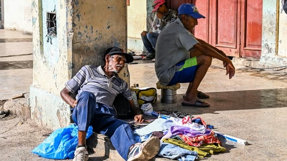 ¿Qué pasa con los viejitos en Cuba? ¡Las pensiones no alcanzan y la salud no da abasto!