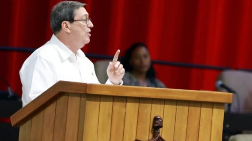 ¡Cuba Se Queja! Canciller Echa la Culpa a EE.UU. de Todos los Males, la Gente Con la Soga al Cuello