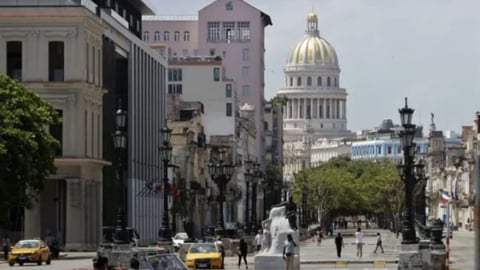¡Se alborota el hormiguero! ¡Extranjeros revisan maletas en Cuba!