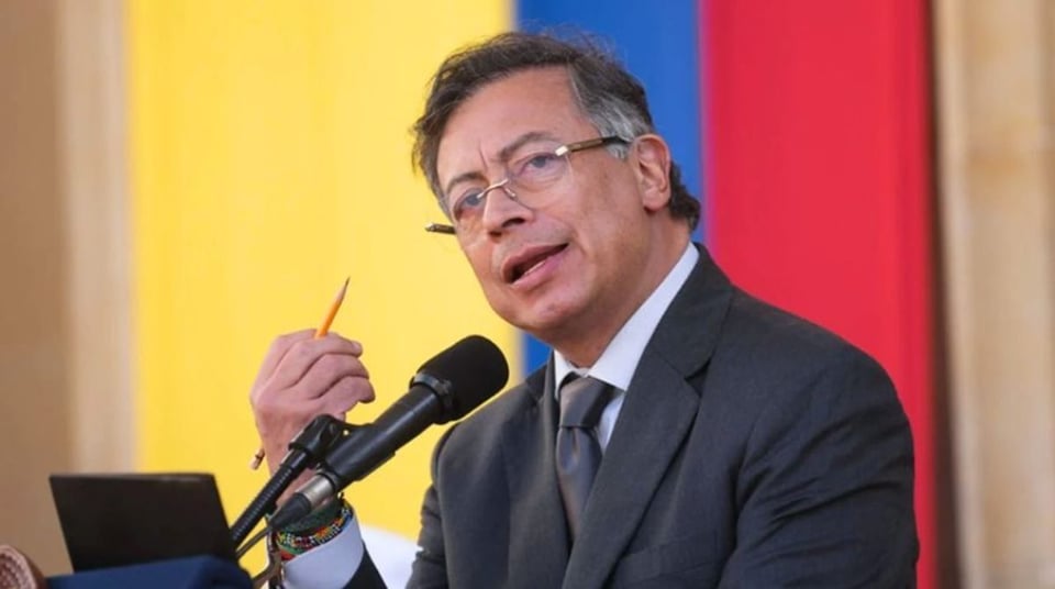 ¡Petro se va de Colombia por un año! Pide permiso al Senado para pasear el mundo
