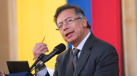 Gustavo Petro Solicita Permiso al Senado para Viajar al Extranjero por un Año