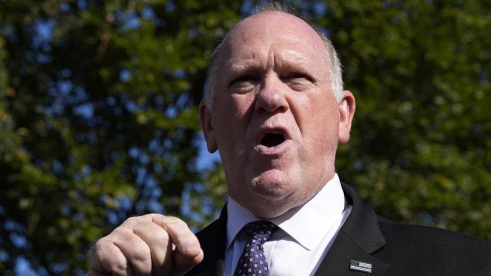 ¿¡El Zar de Trump le cogió miedo a Mineápolis?! ¡700 agentes de ICE pa' la calle!