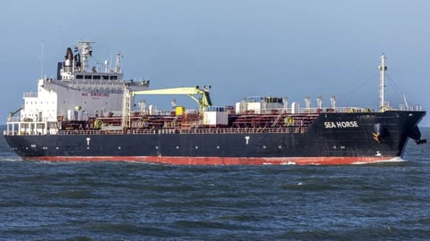 Petrolero Ruso Cambia de Rumbo: De Cuba a Venezuela en un Viaje Incierto