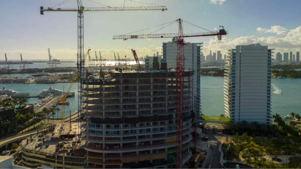 ¿Y tú sabes? Miami acelera la construcción de casas con chauchis de Bloomberg