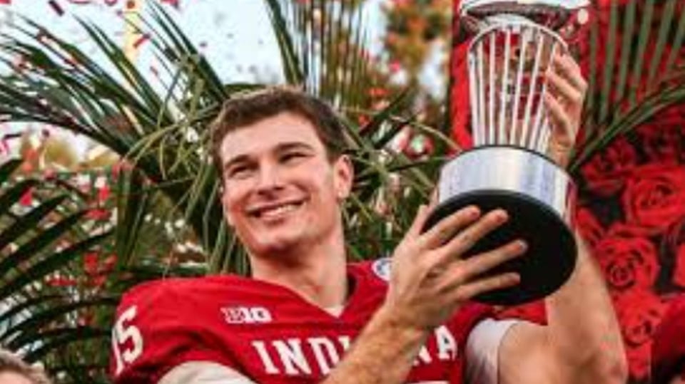 ¡Sacudieron Las Vegas! Cubano Mendoza, #1 del Draft de la NFL, con sabor a historia y a Miami