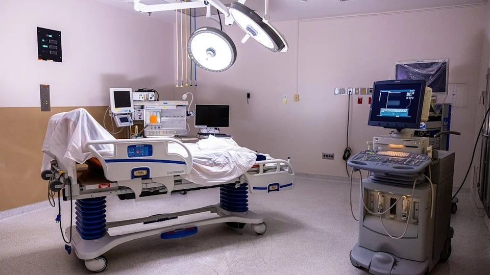 ¡Qué Chivatazo! Cirujano Hizo un Desastre: Sacó el Hígado en Vez del Bazo y el Paciente Palmo