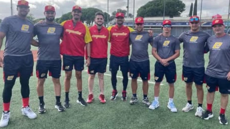 ¿Nueve cubanos en España pa' meterse en un 'Premier 12'? ¡Casi nada!