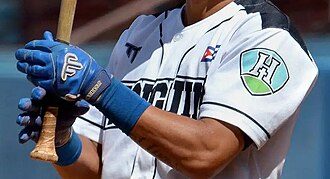 Holguín e Industriales Arrancan Fuertes en los Playoffs del Béisbol Cubano