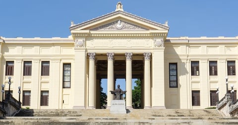 ¡¿Qué es esto?! ¡La UH busca padrino como si fuera quinceañera!
