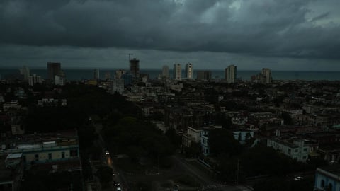 Cuba enfrenta apagones masivos con más de 2.300 MW de déficit