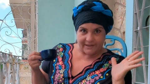Locutora Cubana Ironiza sobre Partes de UNE y Crisis Eléctrica