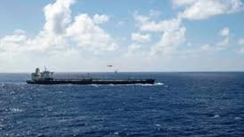 EE.UU. Bloquea Petróleo Ruso a Cuba, Agudizando la Crisis Energética