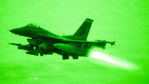 ¡Bochinche en el Golfo! Trump le tira bombas a Irán y se arma la gorda cerca de Ormuz