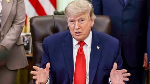 Líder de Irán dice que Trump buscó acuerdo por "desesperación"