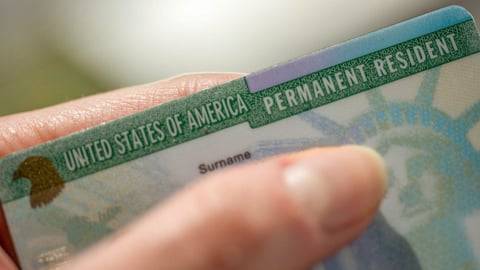 EE. UU. Suspende Procesamiento de Green Card para Empleados de Ocho Grandes Tecnológicas