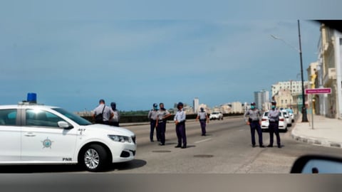 Rapero Cubano Pide a la Policía "Ponerse del Lado del Pueblo"