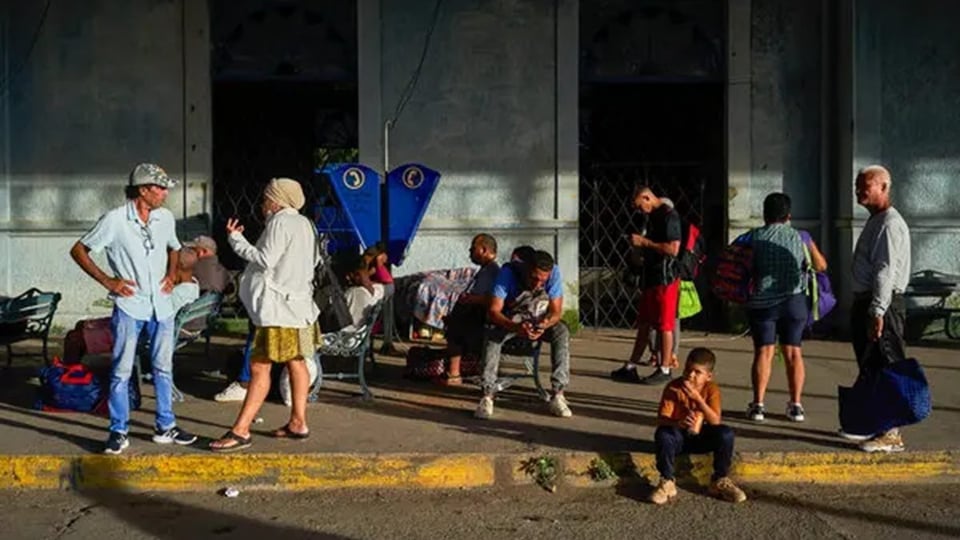 ¿Y la luz? Apagones en Cuba: Ansiedad y Calambres en la Cabeza de la Gente
