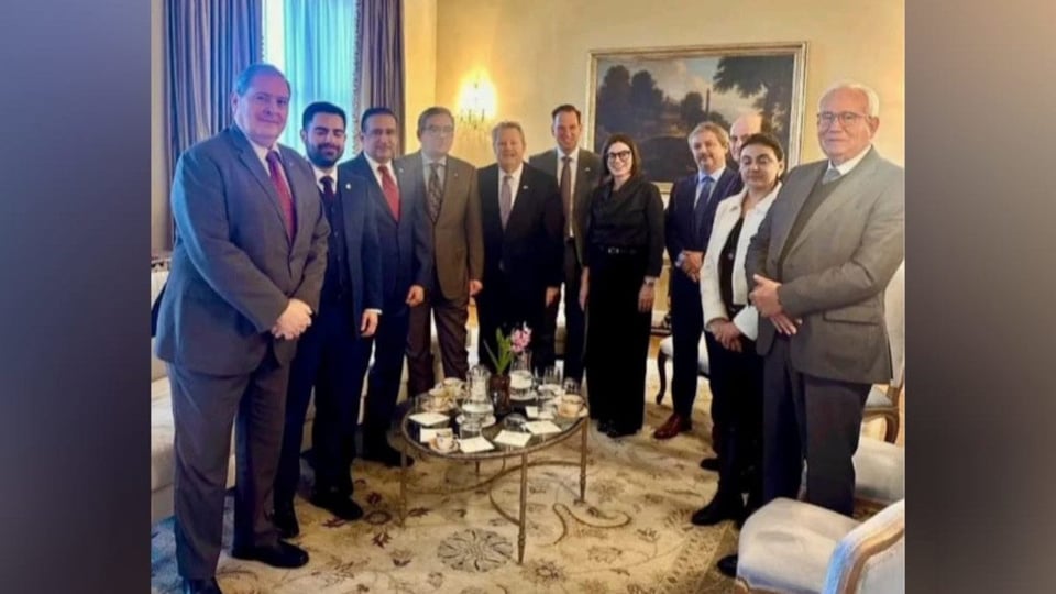 ¡Tremendo bochinche diplomático: Hammer soltando la sopa de Cuba en la capital del Papa!