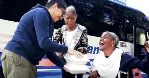 El frío golpea La Habana: Dos mujeres tejen red de auxilio en las calles