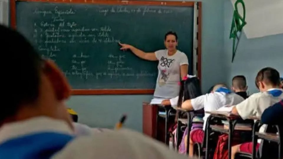 Maestros de Ciego de Ávila en espera: Salarios y vacaciones con retraso