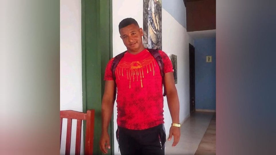 Hombre Muere Tras Ser Apun	ilde{alada}do en Pelea de Gallos en Cuba