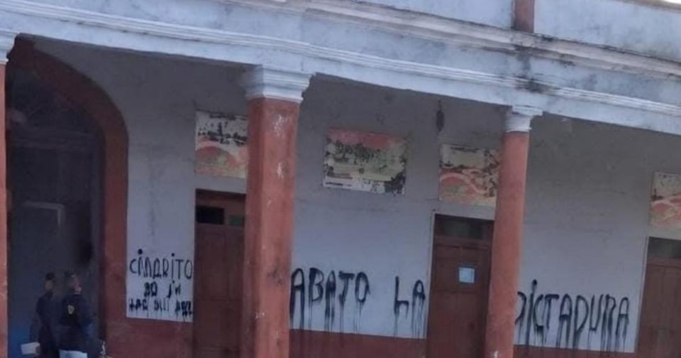 ¿Y tú supiste lo que pasó en Colón? ¡Pintaron el mercado contra la dictadura!