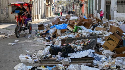 ¡Ojo! Cobran 500 pesos por recoger basura en El Vedado: ¿Para eso los triciclos?