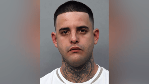 Cubano Arrestado en Doral por Secuestro y Robo de iPhones en Doral