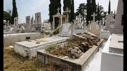 Banda de Ladrones de Tumbas de Florida: Tres Sospechosos Buscados en Nueve Estados