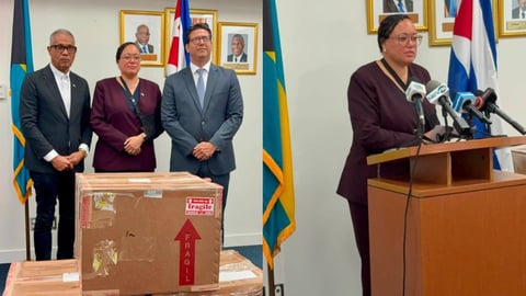 Bahamas Dona Medicinas Cruciales para Niños con Cáncer en Cuba