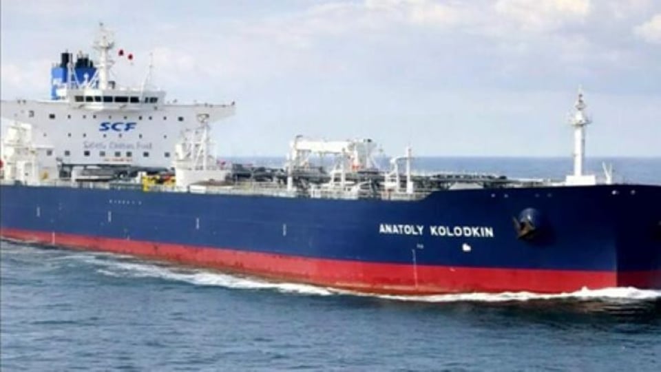 ¿Petróleo ruso pa’ Cuba? ¡El Tío Sam dice que sí, por ahora!