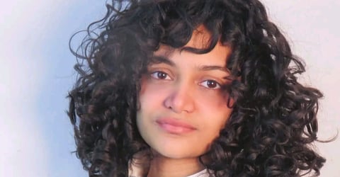 Anna Bensi: La Joven Cubana que Desafía la Censura con Su Voz en Redes