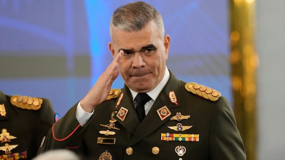 ¡Nop! Padrino López Sale de Defensa y Termina en las Vacas: ¿Qué se trae entre manos el régimen?