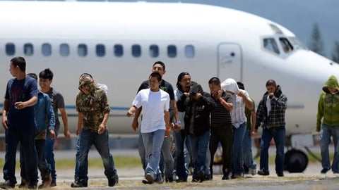 Trump busca reactivar deportaciones rápidas a terceros países ante la Corte Suprema