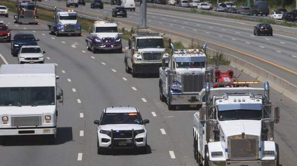 ¡A los camioneros inmigrantes les quitan el timón en EEUU!