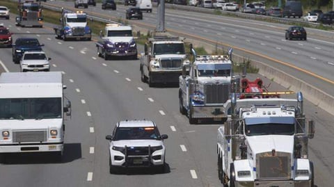 EE.UU. Restringe Licencias Comerciales para Conductores Inmigrantes