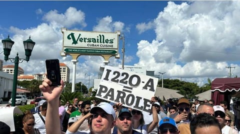 ¡Ay, mi madre! ¡Juez devuelve el pastel y la I-220A sigue bailando sola!