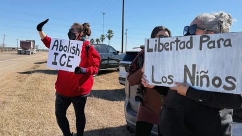 Congresistas Visitan a Niño Ecuatoriano Detenido en Texas: Un Rostro de la Controversia Migratoria