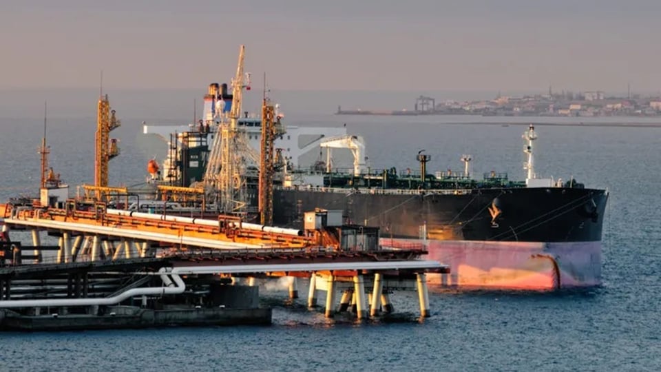 Rusia "pensando" en el petróleo de Cuba: ¡La muela más larga del mundo!