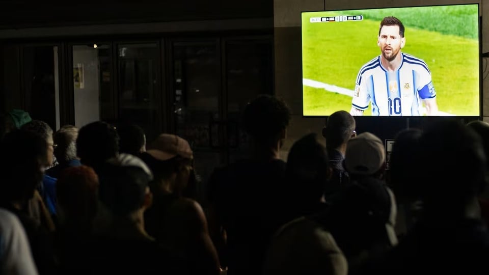 Mundial de Fútbol: El Refugio de los Cubanos Contra la Crisis y los Apagones