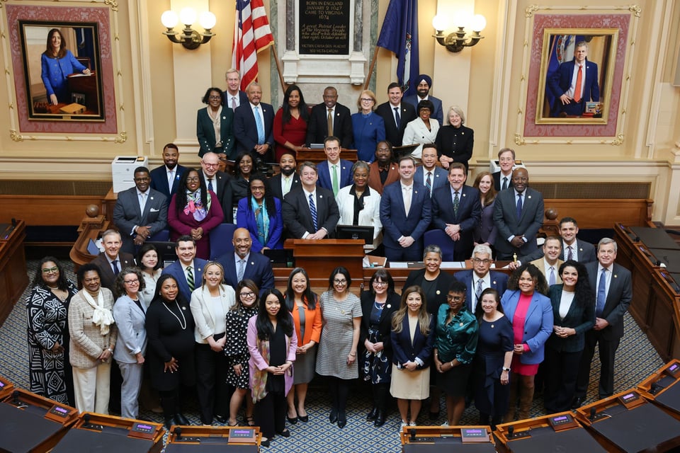 Demócratas de DC Incomodados por Olas de Retadores de Izquierda