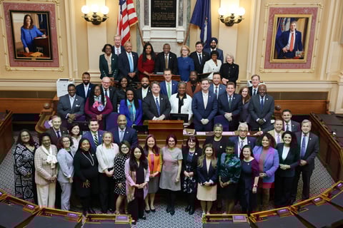 Demócratas de DC Incomodados por Olas de Retadores de Izquierda