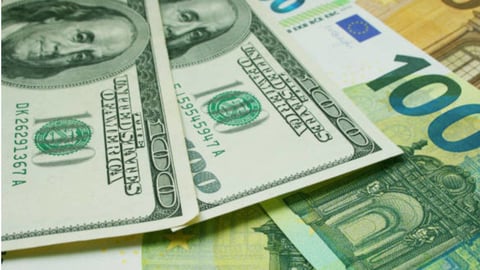 ¡El Dólar y el Euro le dan un baile al Peso Cubano en la esquina!