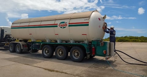 Cuba distribuye combustible ruso para paliar crisis energética